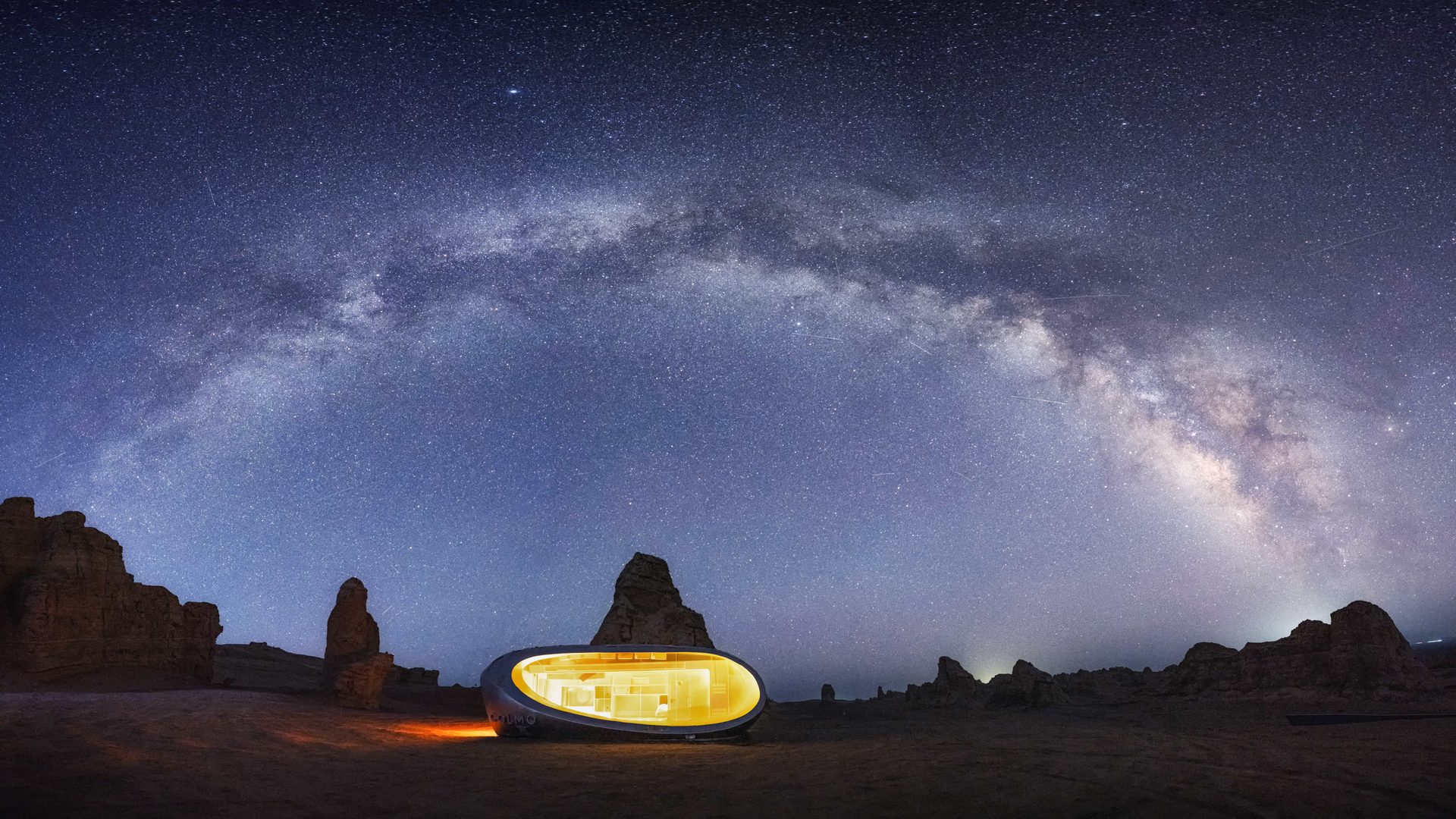 星空银河下的荒漠露营屋风光摄影作品